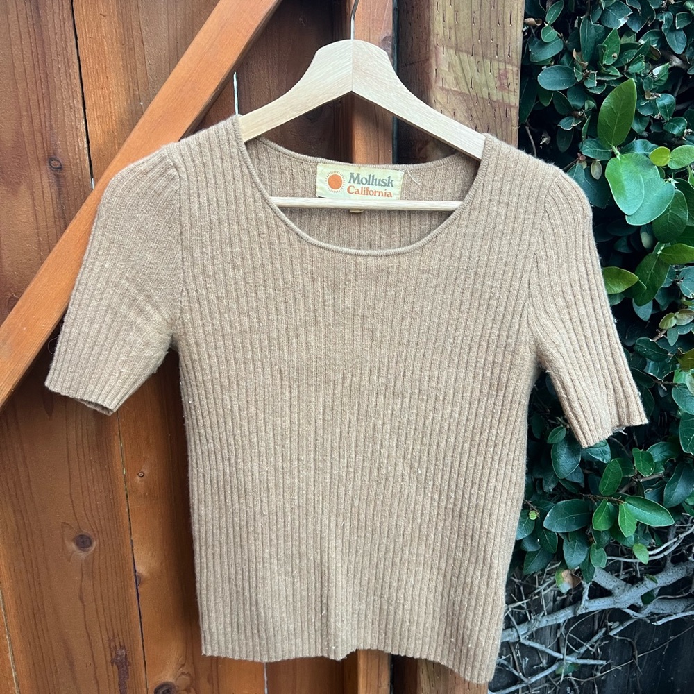 Mollusk California Ribbed Short-Sleeve Sweater Top in Camel